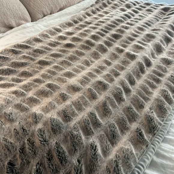 Pottery Barn - Faux Fur Ruched Throw (oversized 60 x 80) (color - gray ombre) - Picture 8 of 9